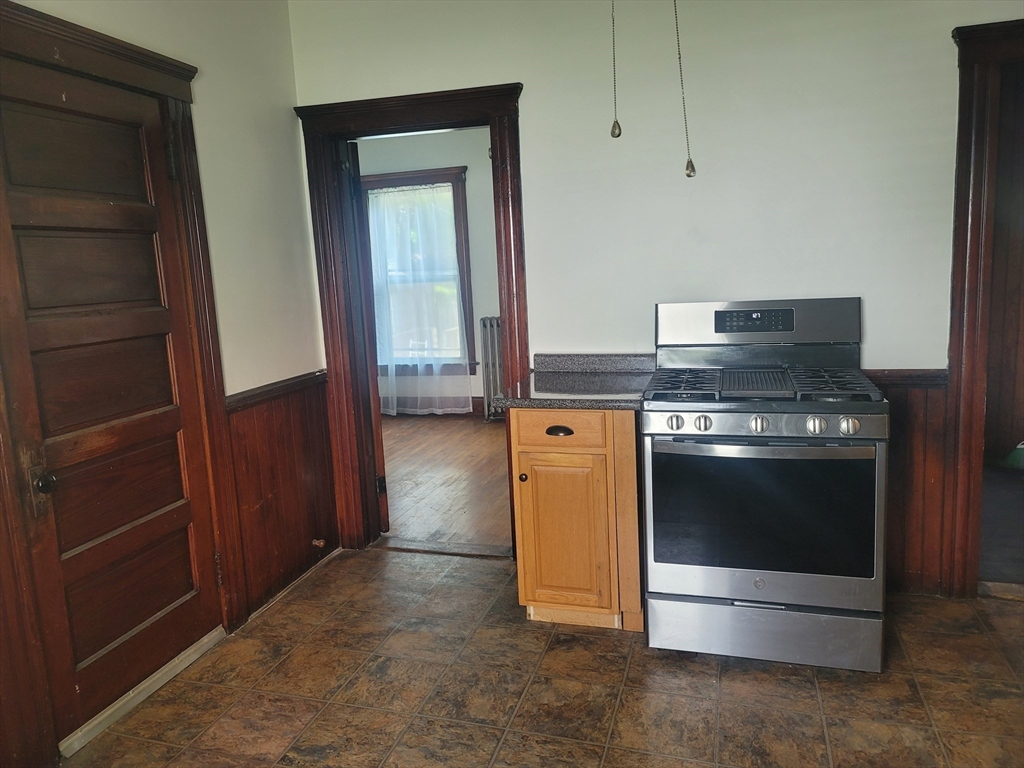 3 bed, 1 bath apartment for rent at 32 Paine St Unit 2, Worcester — photo 3 of 17