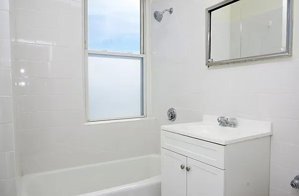 Studio bed, 1 bath apartment for rent at 32 Park Dr Unit 10, Fenway — photo 6 of 8