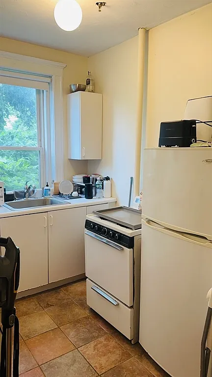 Studio bed, 1 bath apartment for rent at 32 Park Dr Unit 10, Fenway — photo 8 of 8