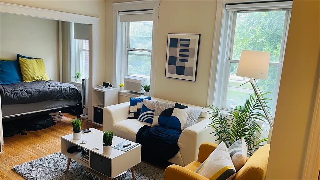 Studio bed, 1 bath apartment for rent at 32 Park Dr Unit 10, Fenway — photo 2 of 8