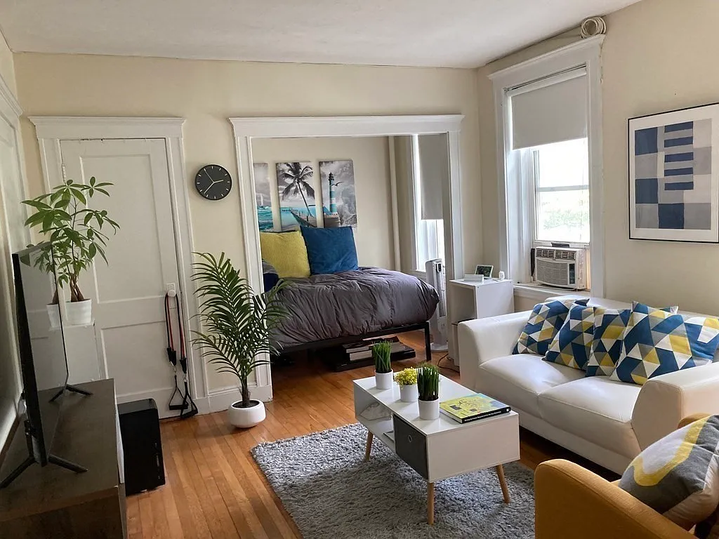 Studio bed, 1 bath apartment for rent at 32 Park Dr Unit 10, Fenway — photo 1 of 8