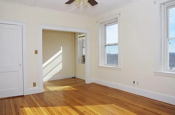 Studio bed, 1 bath apartment for rent at 32 Park Dr Unit 10, Fenway — photo 4 of 8