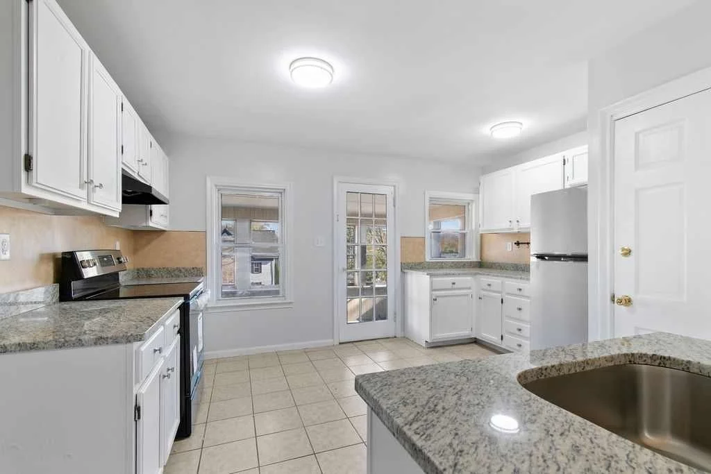 2 bed, 1 bath apartment for rent at 32 Park Rd Unit 3, Brockton — photo 3 of 10