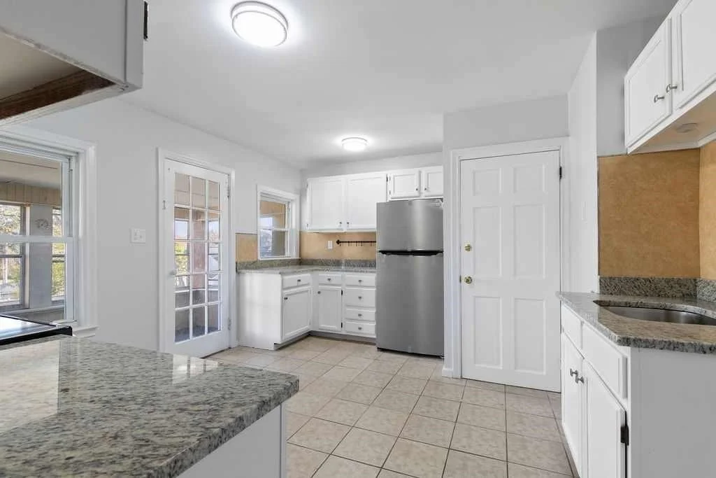 2 bed, 1 bath apartment for rent at 32 Park Rd Unit 3, Brockton — photo 4 of 10