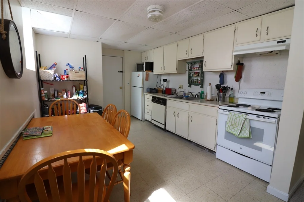2 bed, 1 bath apartment for rent at 32 Park St Unit B3, Griggs Park — photo 2 of 12