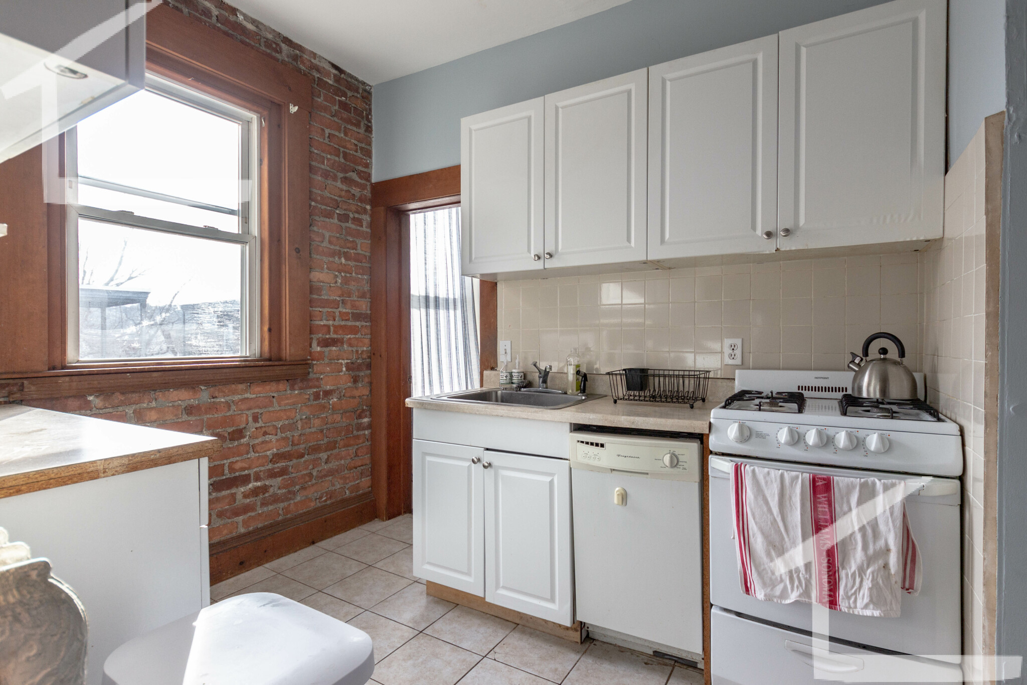 4 bed, 2 bath apartment for rent at 32 Park Vale Ave Unit 7, Brighton — photo 6 of 14