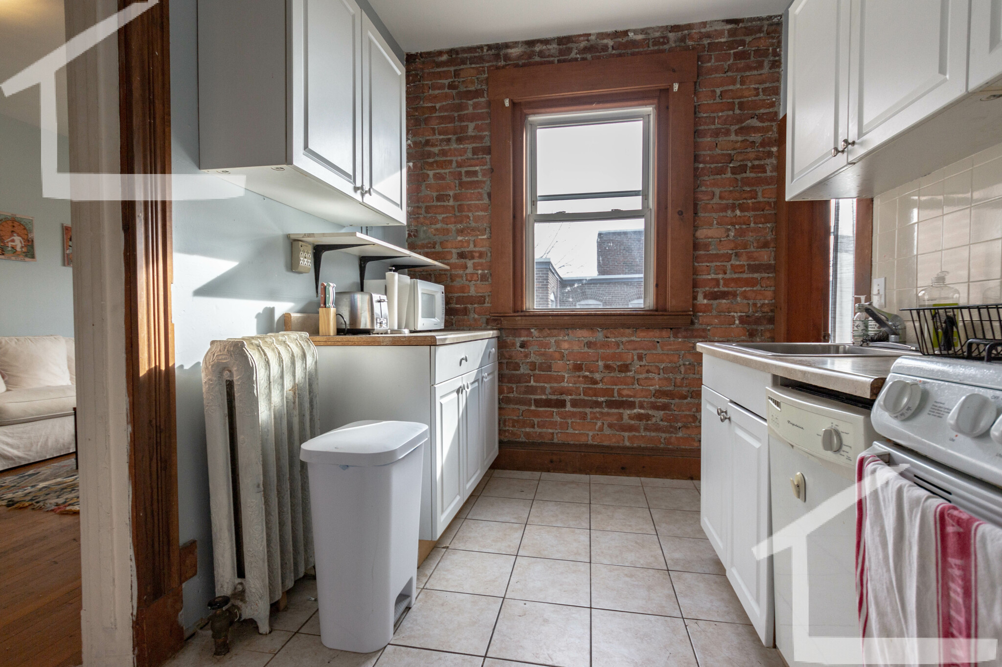 4 bed, 2 bath apartment for rent at 32 Park Vale Ave Unit 7, Brighton — photo 4 of 14