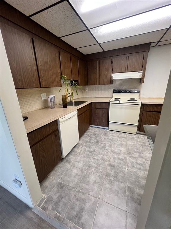 2 bed, 1 bath apartment for rent at 32 Pleasant Dr Unit 19, Stoughton — photo 8 of 12