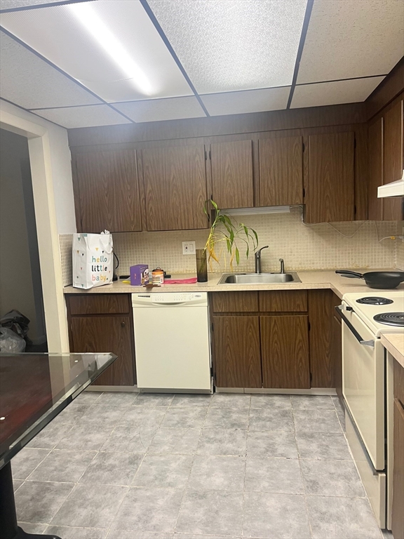 2 bed, 1 bath apartment for rent at 32 Pleasant Dr Unit 19, Stoughton — photo 3 of 12