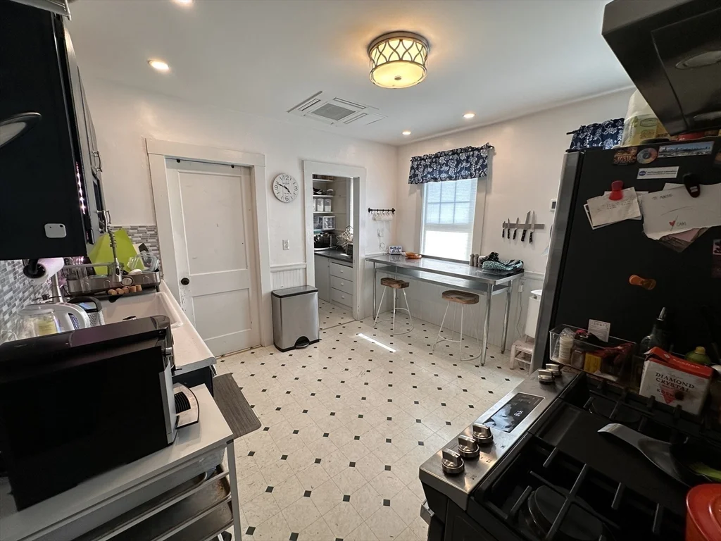 2 bed, 1 bath apartment for rent at 32 Porter Unit 1, East Watertown — photo 6 of 21