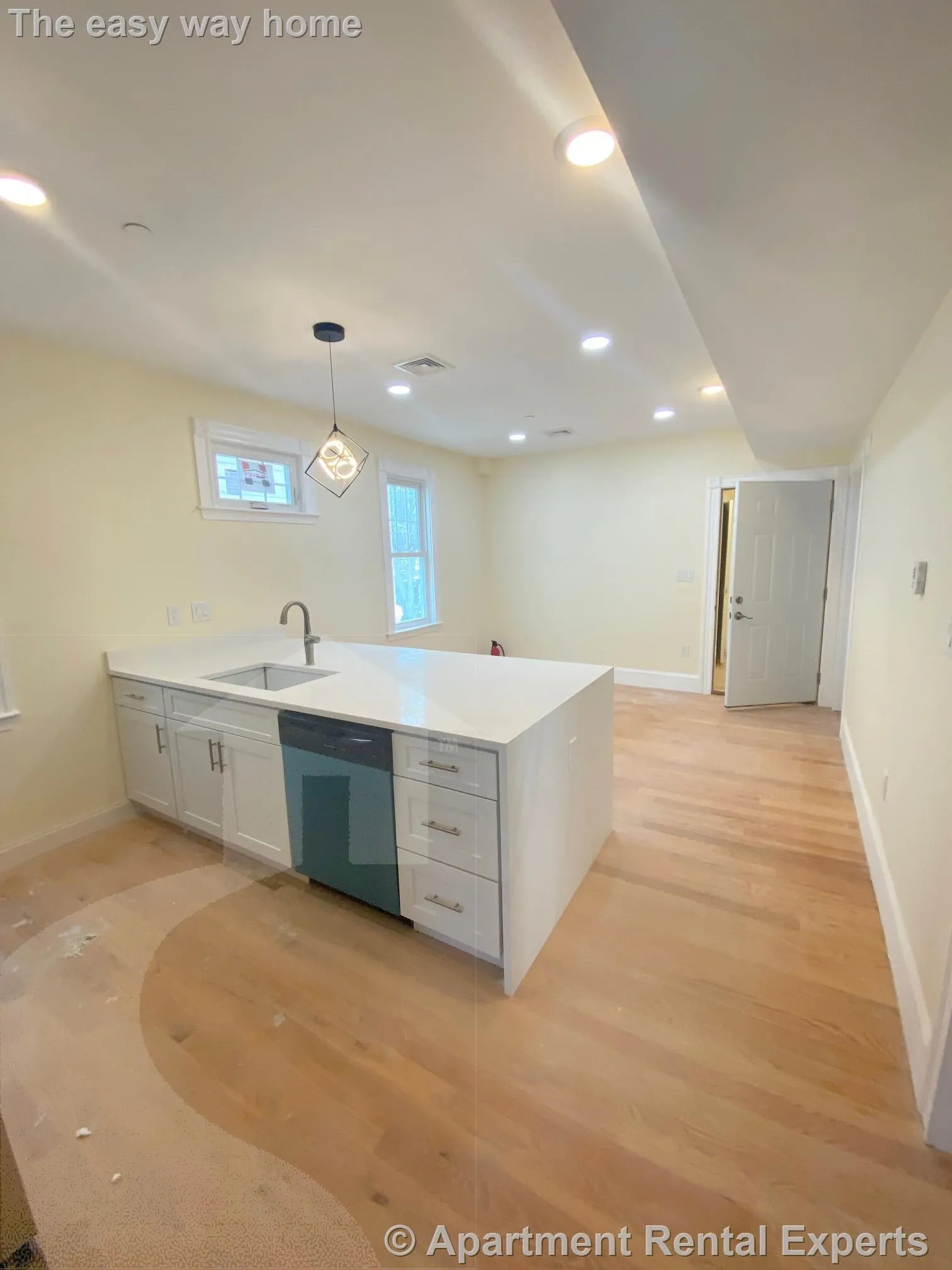 3 bed, 2 bath apartment for rent at 32 Putnam Ave Unit 2, Riverside — photo 8 of 10