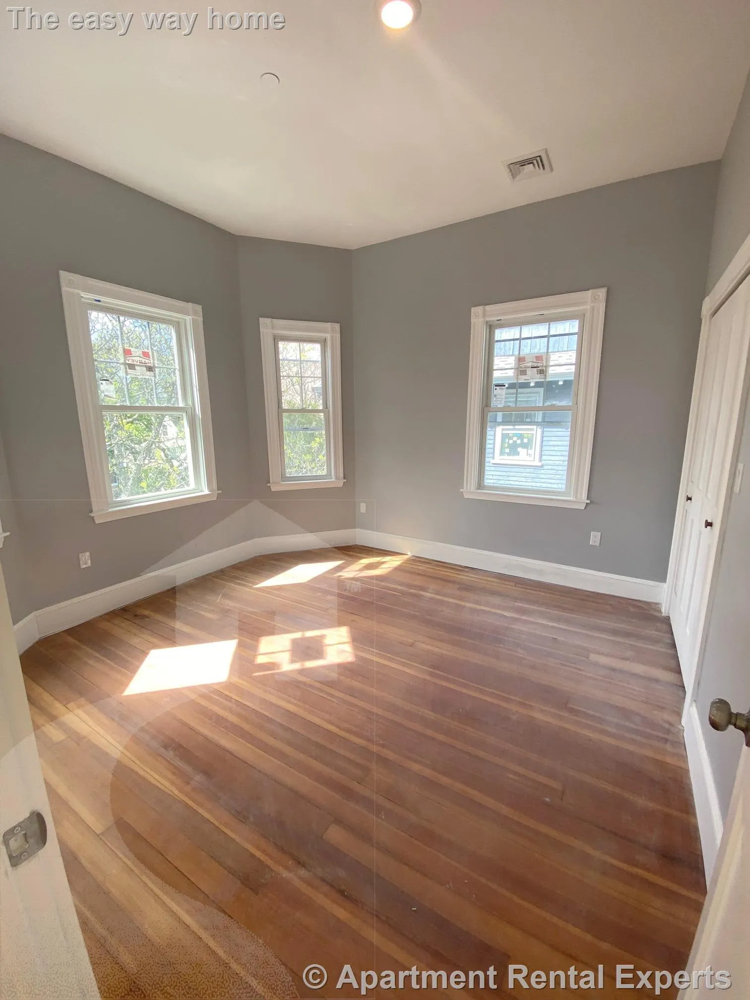 3 bed, 2 bath apartment for rent at 32 Putnam Ave Unit 3, Riverside — photo 3 of 12
