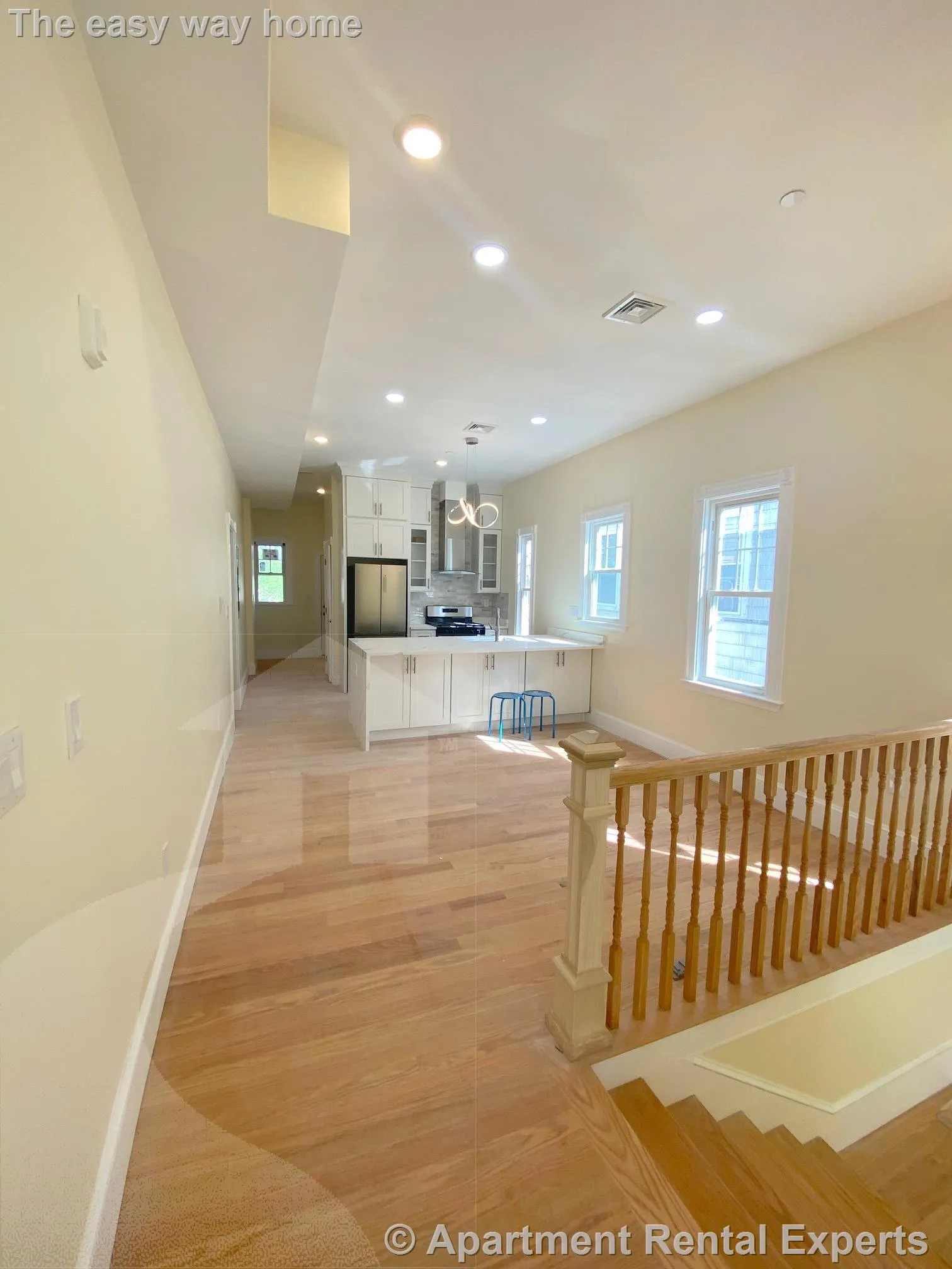 3 bed, 2 bath apartment for rent at 32 Putnam Ave Unit 3, Riverside — photo 1 of 12