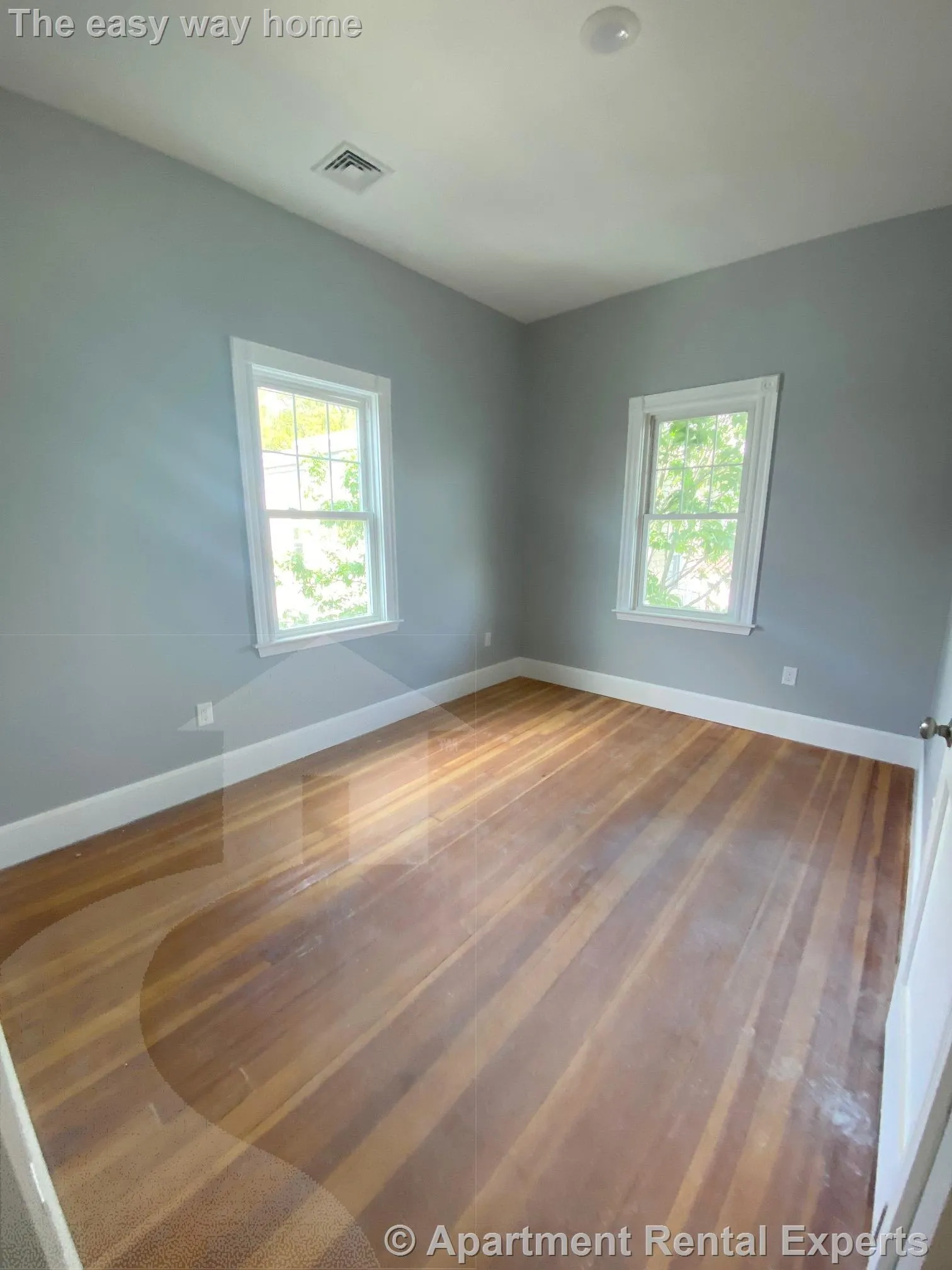 3 bed, 2 bath apartment for rent at 32 Putnam Ave Unit 3, Riverside — photo 4 of 12