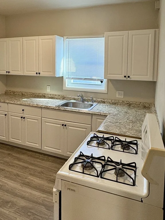 3 bed, 1 bath apartment for rent at 32 Quequechan St Unit 2, Fall River — photo 4 of 11