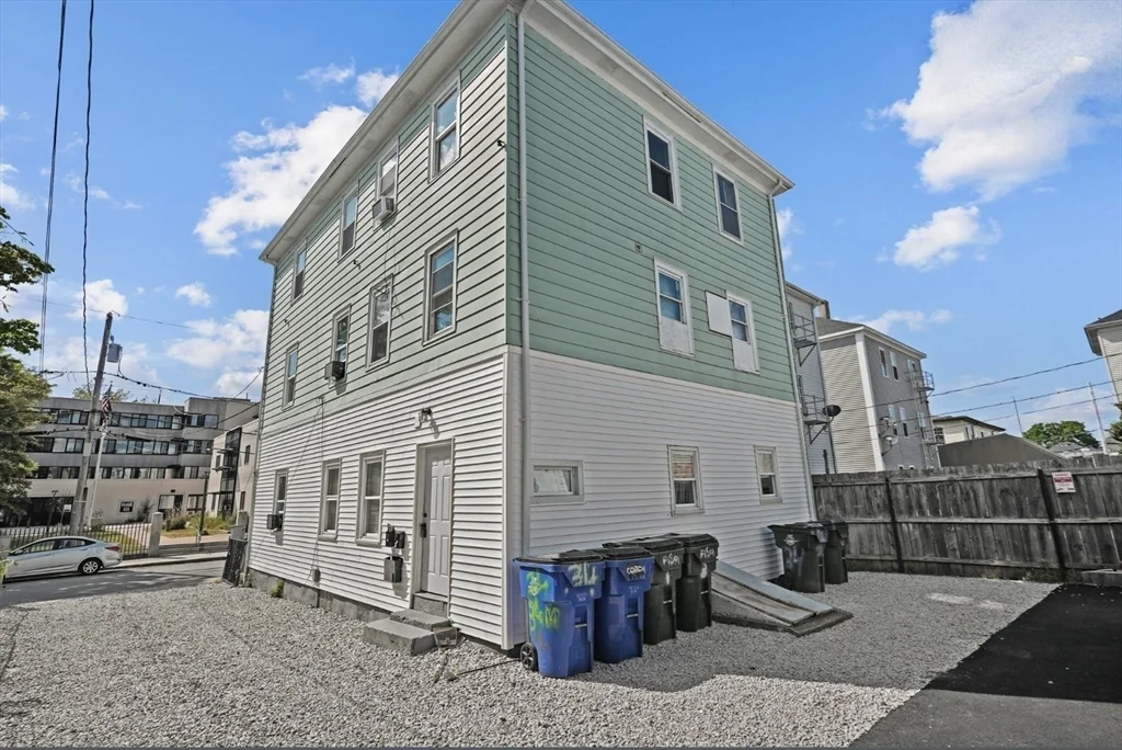 3 bed, 1 bath apartment for rent at 32 Quequechan St Unit 2, Fall River — photo 11 of 11