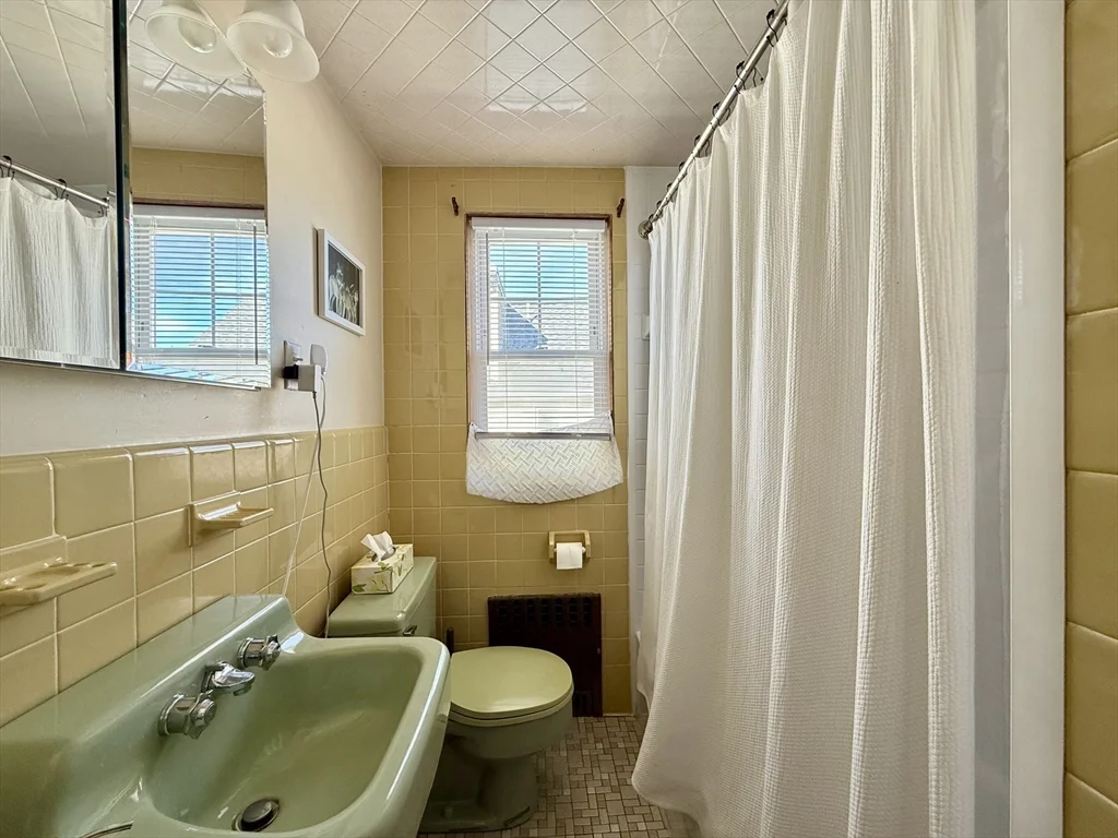 2 bed, 1 bath apartment for rent at 32 Quincy St Unit 32, Watertown — photo 13 of 16