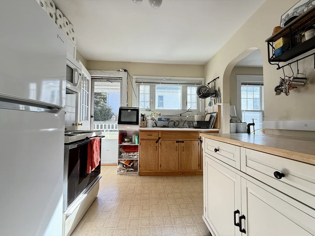 2 bed, 1 bath apartment for rent at 32 Quincy St Unit 32, Watertown — photo 9 of 16