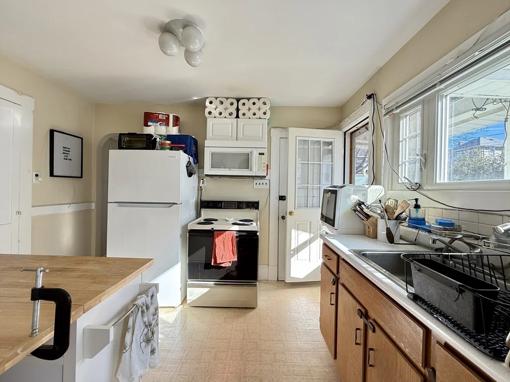 2 bed, 1 bath apartment for rent at 32 Quincy St Unit 32, Watertown — photo 8 of 16