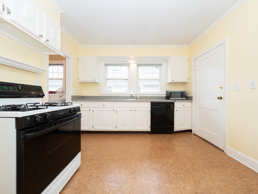 2 bed, 1 bath apartment for rent at 32 Rangeley Unit 2, Arlington — photo 2 of 12