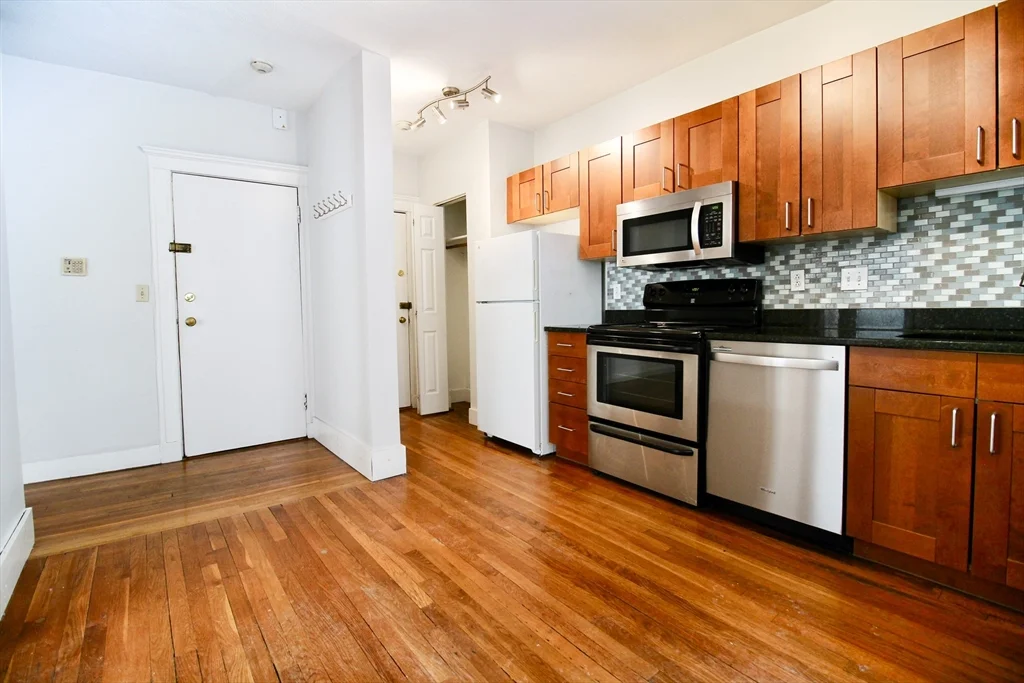 2 bed, 1 bath apartment for rent at 32 Ransom Rd Unit 4, Brighton