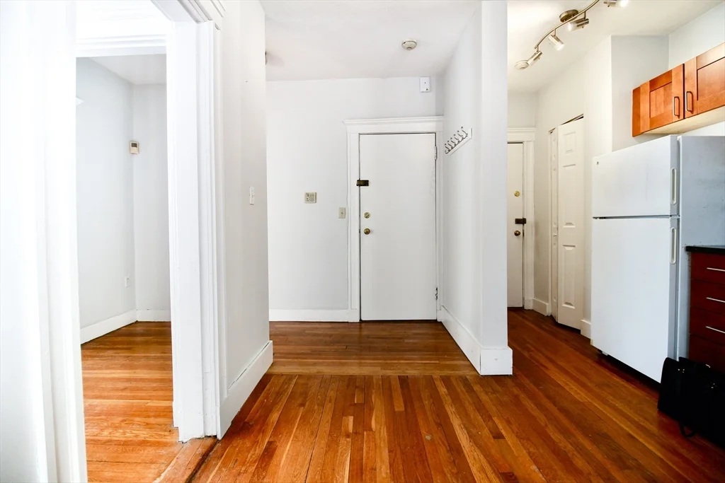 2 bed, 1 bath apartment for rent at 32 Ransom Rd Unit 4, Brighton — photo 3 of 11