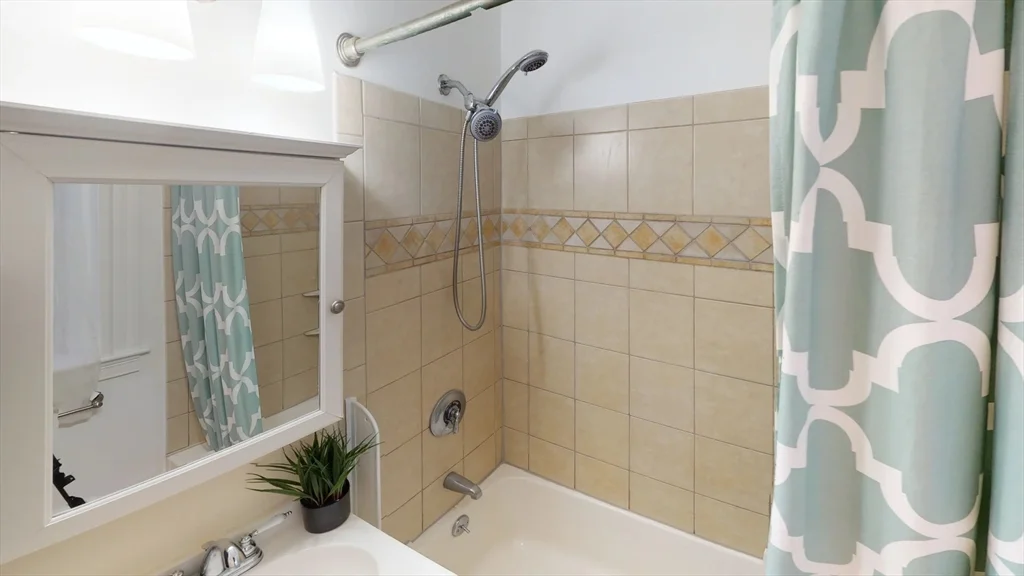2 bed, 1 bath apartment for rent at 32 Ransom Rd Unit 6, Brighton — photo 9 of 10