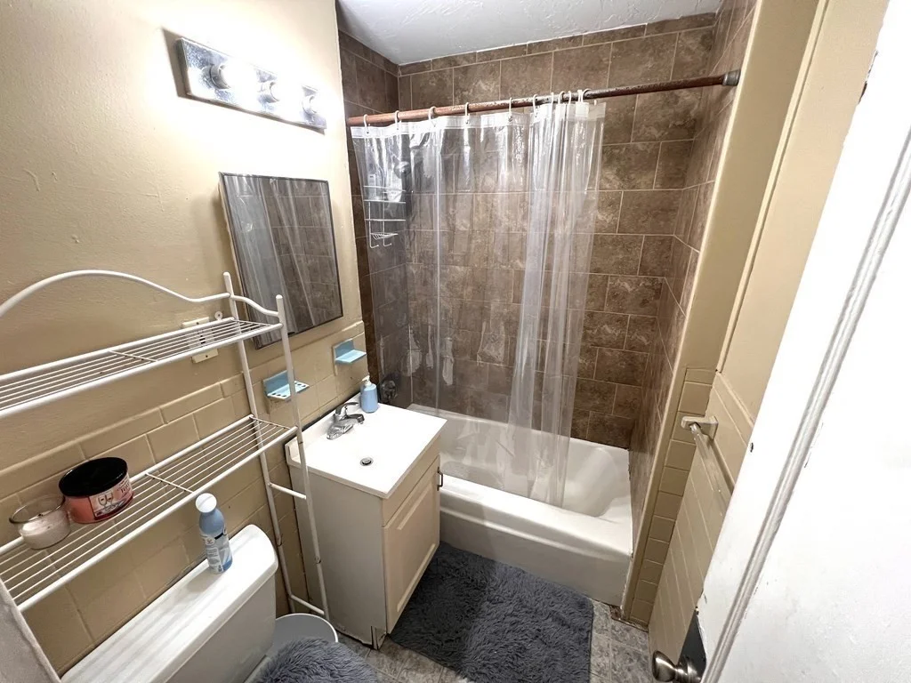 3 bed, 2 bath apartment for rent at 32 Reedsdale St Unit 5, Allston — photo 4 of 14