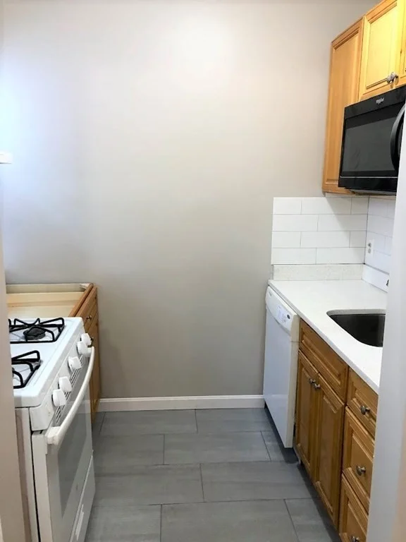 3 bed, 1 bath apartment for rent at 32 Reedsdale St Unit 6, Allston — photo 6 of 8
