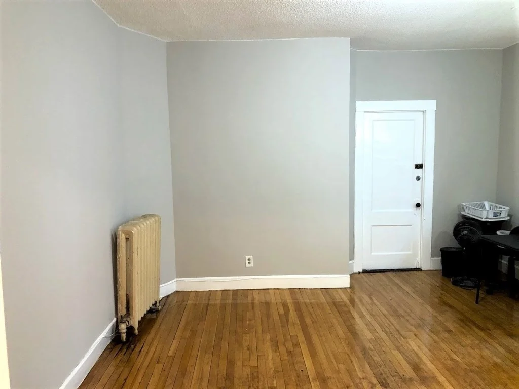 3 bed, 1 bath apartment for rent at 32 Reedsdale St Unit 6, Allston — photo 5 of 8