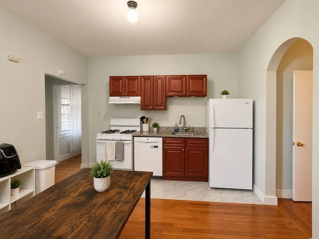 3 bed, 1 bath apartment for rent at 32 Reedsdale Unit 3, Allston — photo 2 of 14