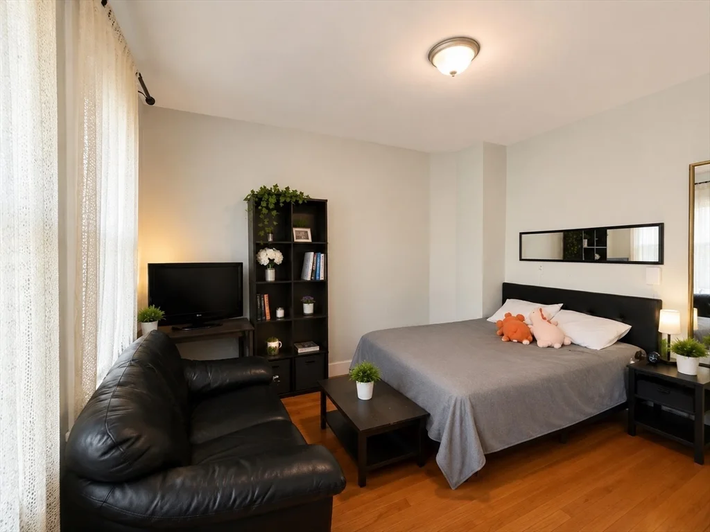 3 bed, 1 bath apartment for rent at 32 Reedsdale Unit 3, Allston — photo 9 of 14