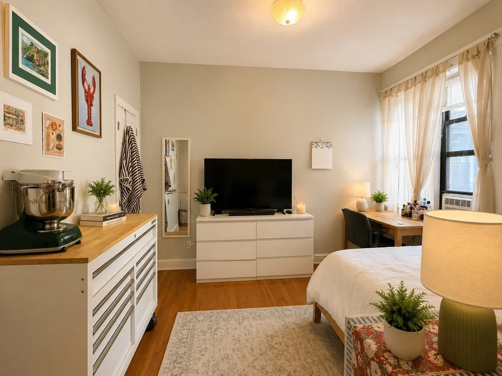 3 bed, 1 bath apartment for rent at 32 Reedsdale Unit 3, Allston — photo 5 of 14