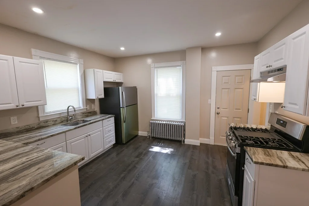 3 bed, 1 bath apartment for rent at 32 Robinson St Unit 1, Dorchester — photo 4 of 39