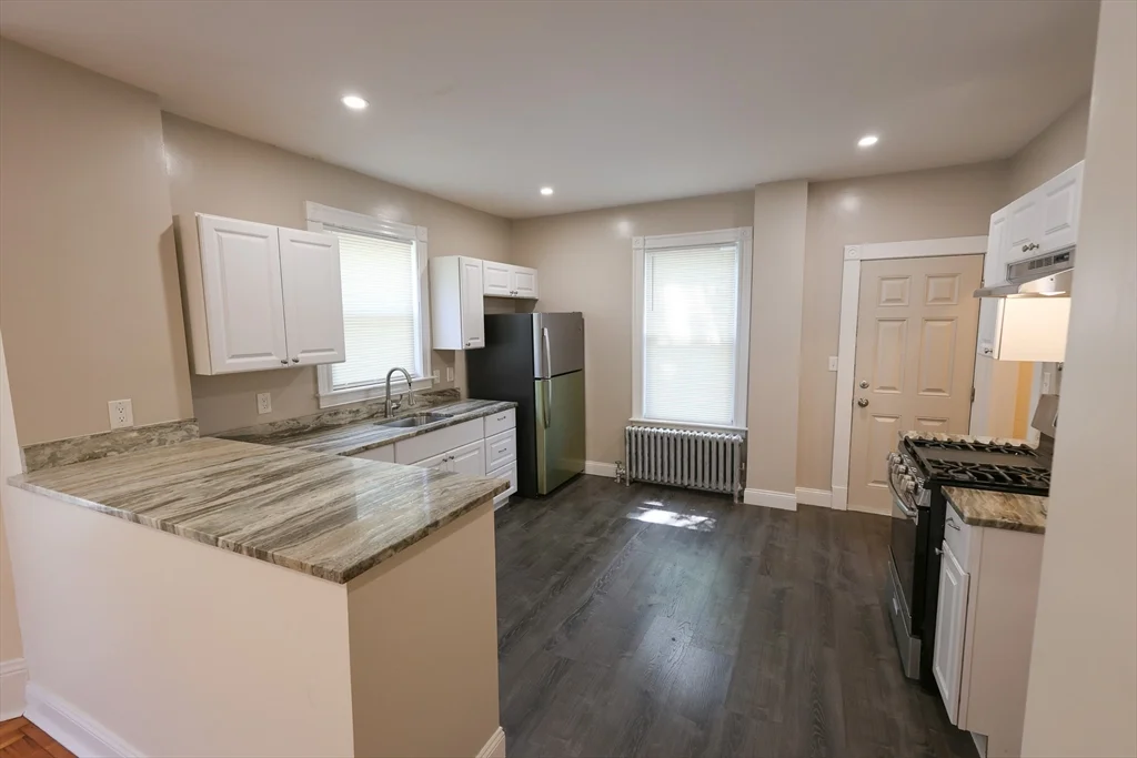 3 bed, 1 bath apartment for rent at 32 Robinson St Unit 1, Dorchester — photo 6 of 39