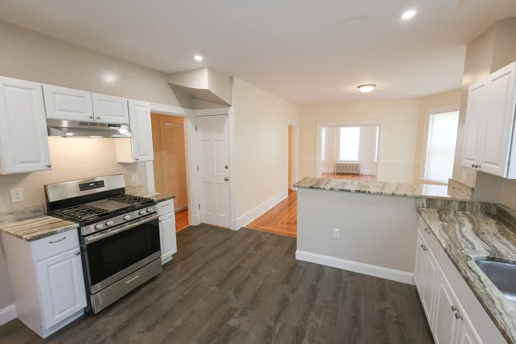 3 bed, 1 bath apartment for rent at 32 Robinson St Unit 1, Dorchester — photo 3 of 39