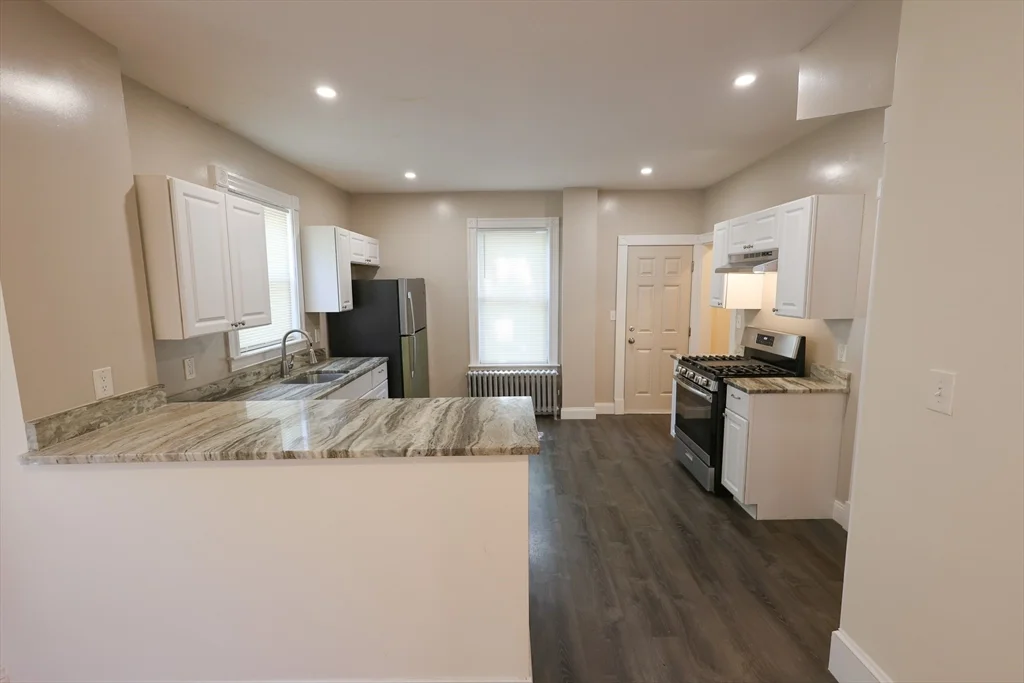 3 bed, 1 bath apartment for rent at 32 Robinson St Unit 1A, Dorchester — photo 5 of 39