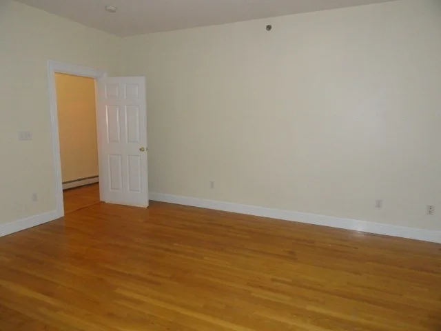 3 bed, 1 bath apartment for rent at 32 Rockland Ave Unit 1, West End — photo 11 of 19