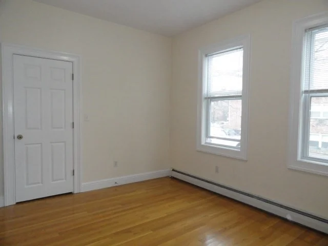 3 bed, 1 bath apartment for rent at 32 Rockland Ave Unit 1, West End — photo 13 of 19