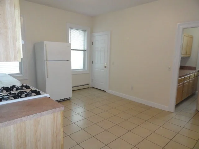 3 bed, 1 bath apartment for rent at 32 Rockland Ave Unit 1, West End — photo 3 of 19