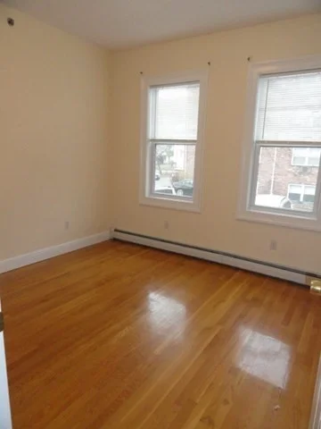 3 bed, 1 bath apartment for rent at 32 Rockland Ave Unit 1, West End — photo 16 of 19