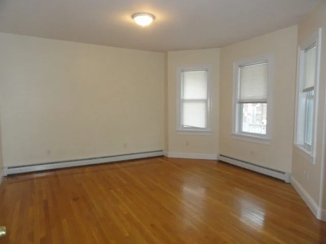 3 bed, 1 bath apartment for rent at 32 Rockland Ave Unit 1, West End — photo 6 of 19