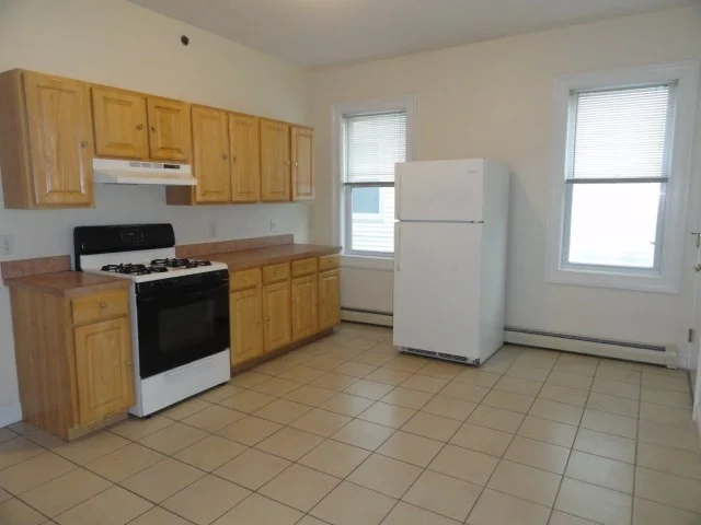 3 bed, 1 bath apartment for rent at 32 Rockland Ave Unit 1, West End — photo 1 of 19