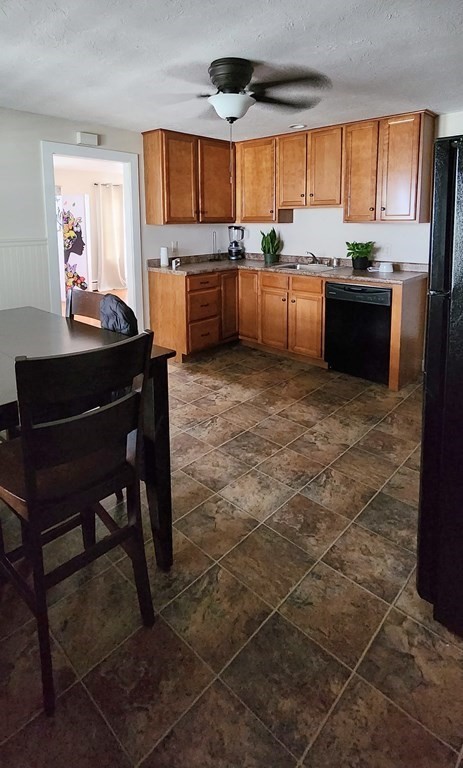 3 bed, 1 bath apartment for rent at 32 Roger St Unit 2, Southbridge — photo 3 of 10