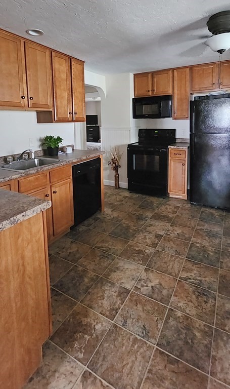 3 bed, 1 bath apartment for rent at 32 Roger St Unit 2, Southbridge — photo 2 of 10