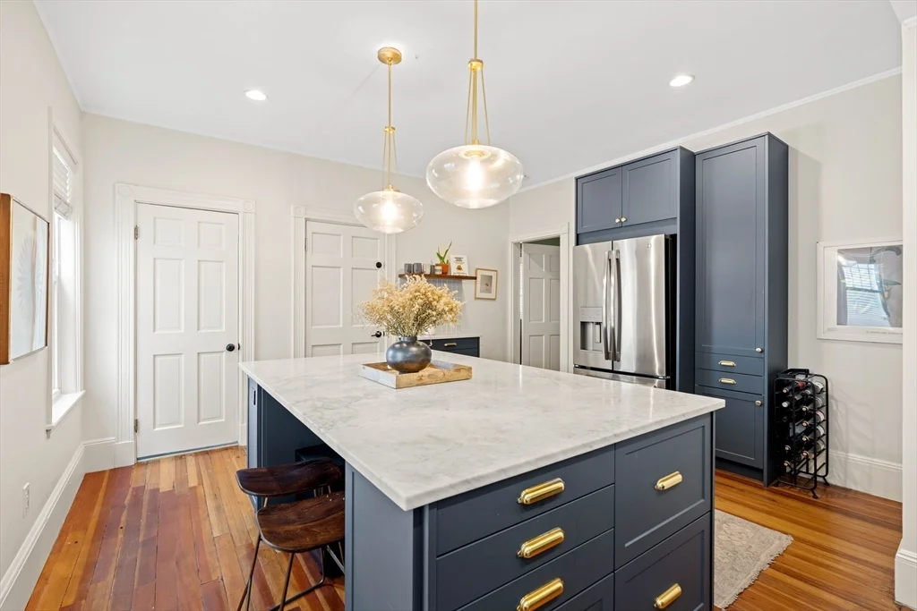 3 bed, 2 bath apartment for rent at 32 Roseclair St Unit 2, Dorchester — photo 3 of 34