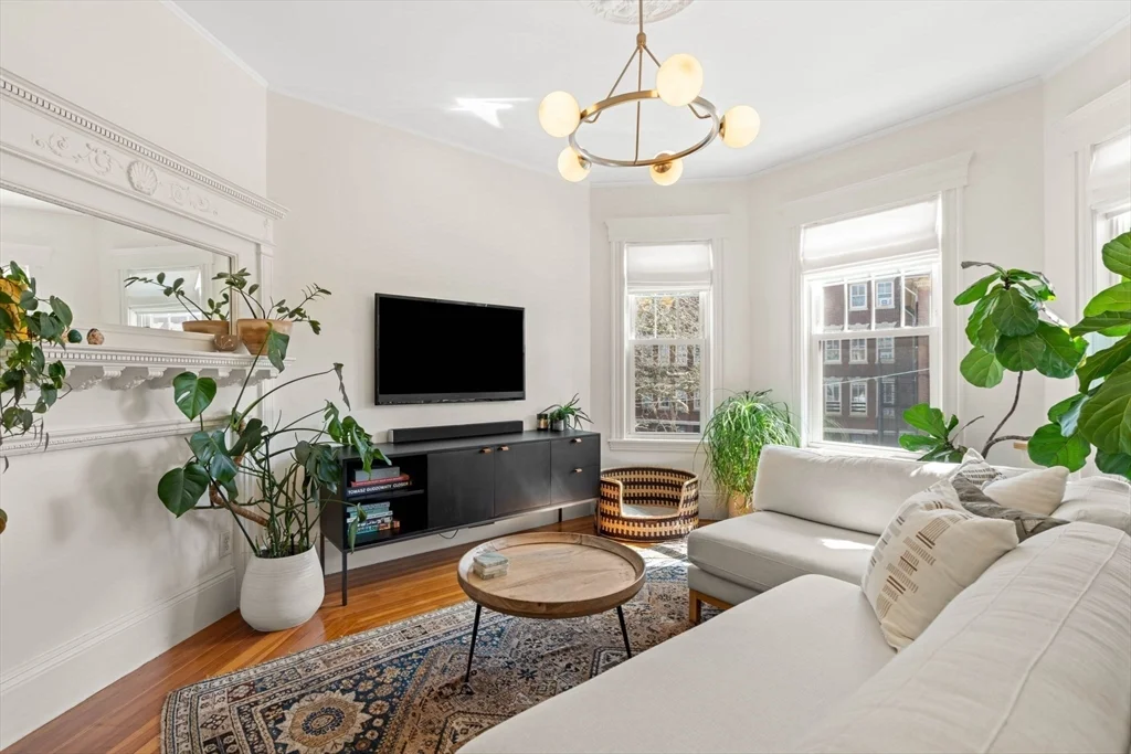 3 bed, 2 bath apartment for rent at 32 Roseclair St Unit 2, Dorchester — photo 6 of 34