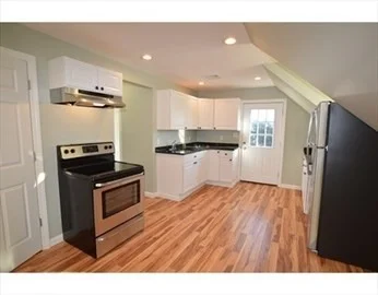 2 bed, 1 bath apartment for rent at 32 Roundy Unit 2, Beverly — photo 2 of 8