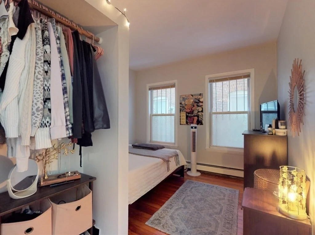 4 bed, 2 bath apartment for rent at 32 Huntington Ave Unit 1, Mission Hill — photo 8 of 17