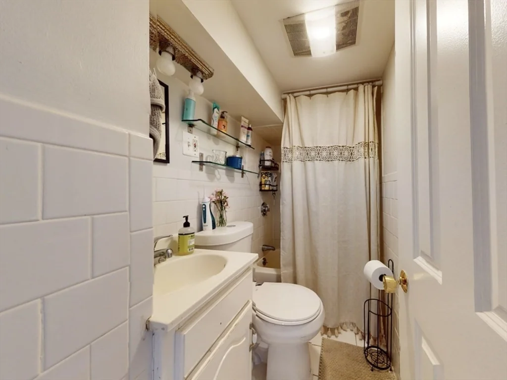 4 bed, 2 bath apartment for rent at 32 Huntington Ave Unit 1, Mission Hill — photo 17 of 17